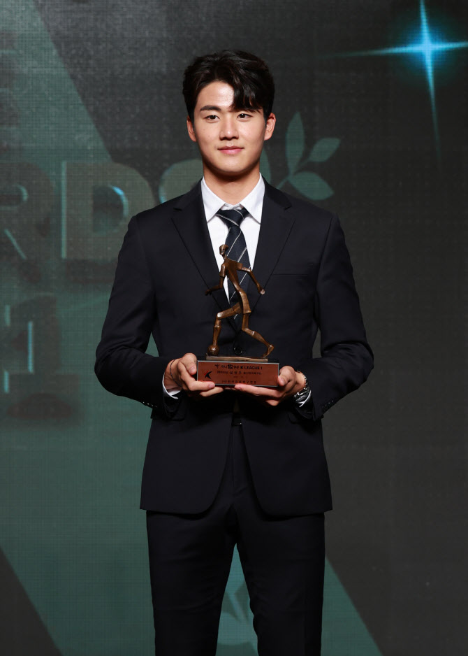 克林斯曼执教韩国队近一年17战3负,克林斯曼执教韩国国家队球员