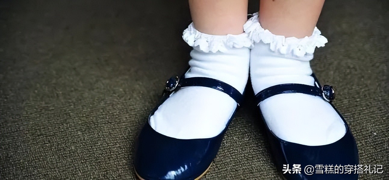 今年流行丝袜颜色穿法,今年最流行的丝袜穿法