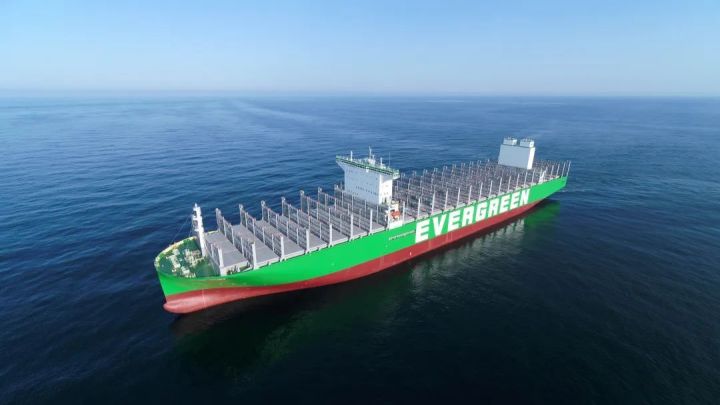 1800集装箱船的载重量,世界最大集装箱船多少吨