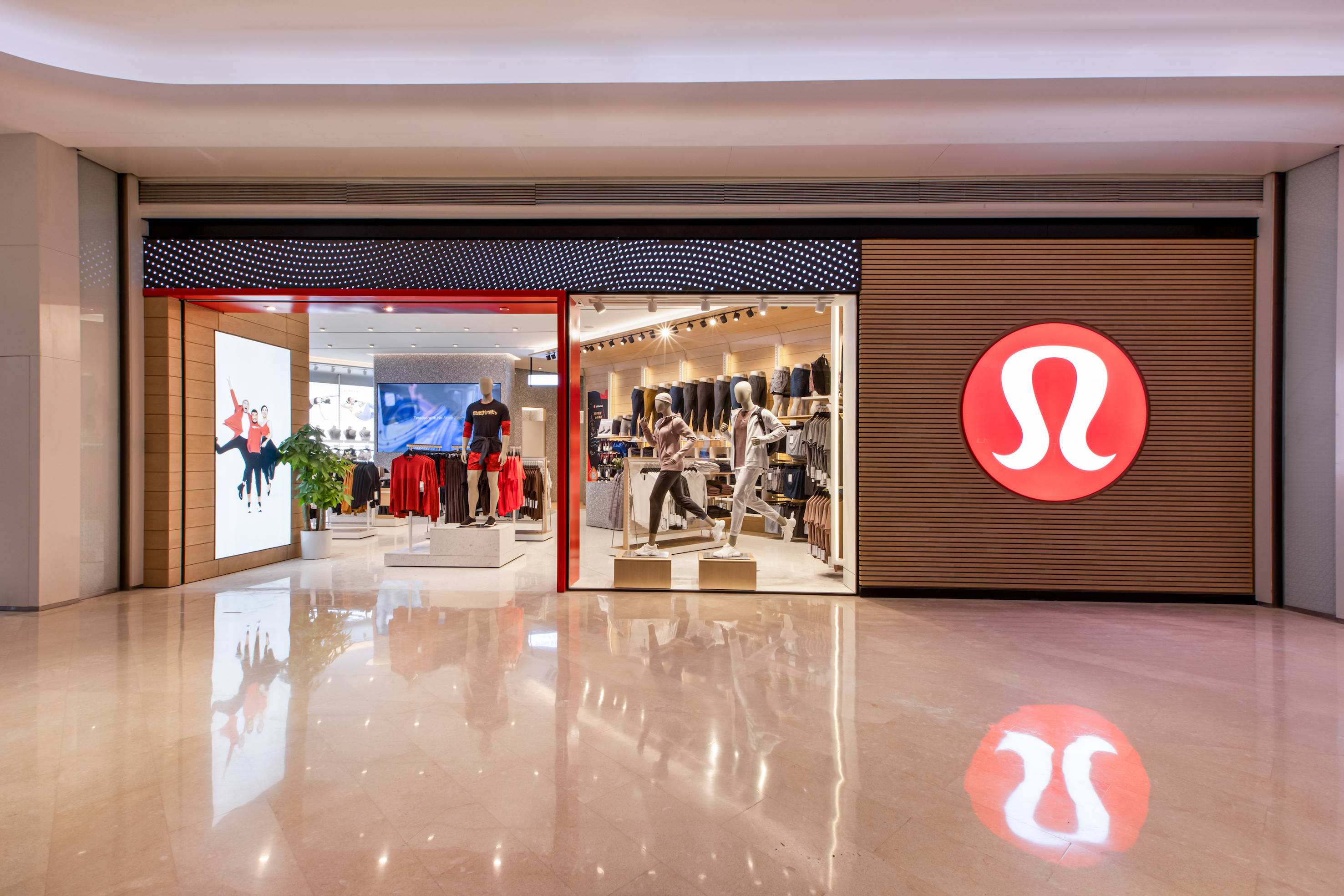 一条瑜伽裤卖出374亿市值,一条瑜伽裤千亿市值