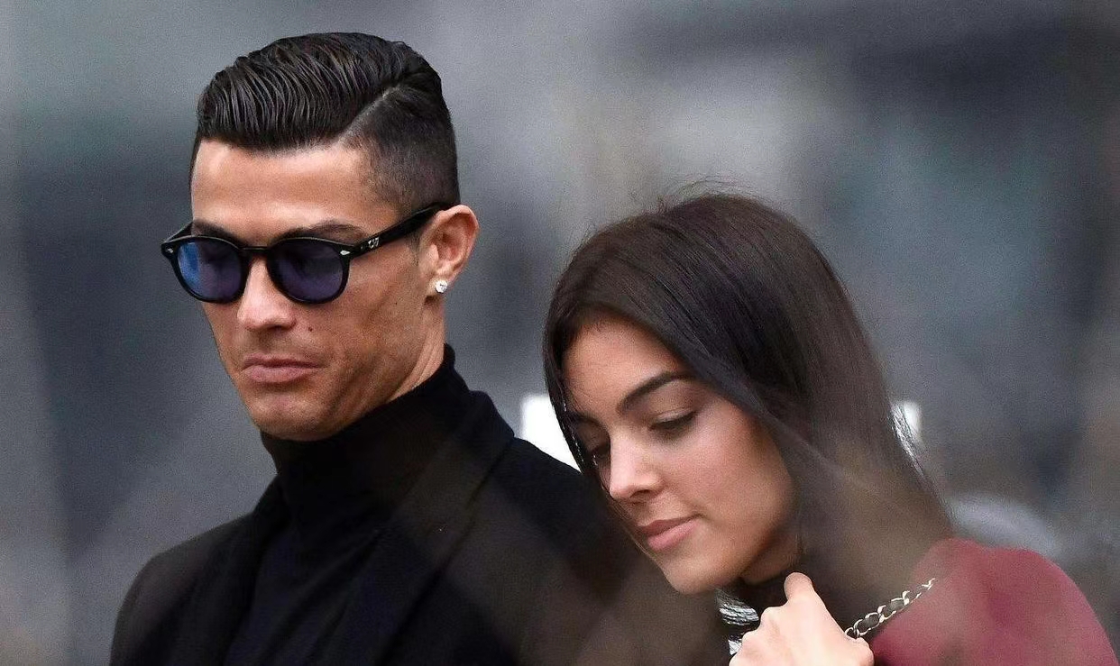 c罗乔治娜四个孩子的视频,c罗乔治娜第五个孩子