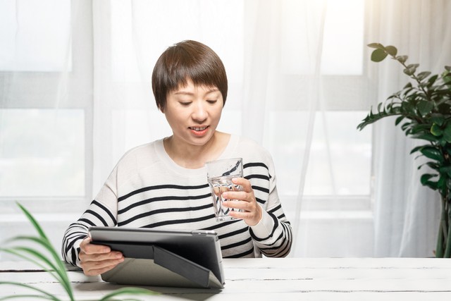 我给儿子买汽车，带孙子，最后我把房子给了女儿，在女儿家养老