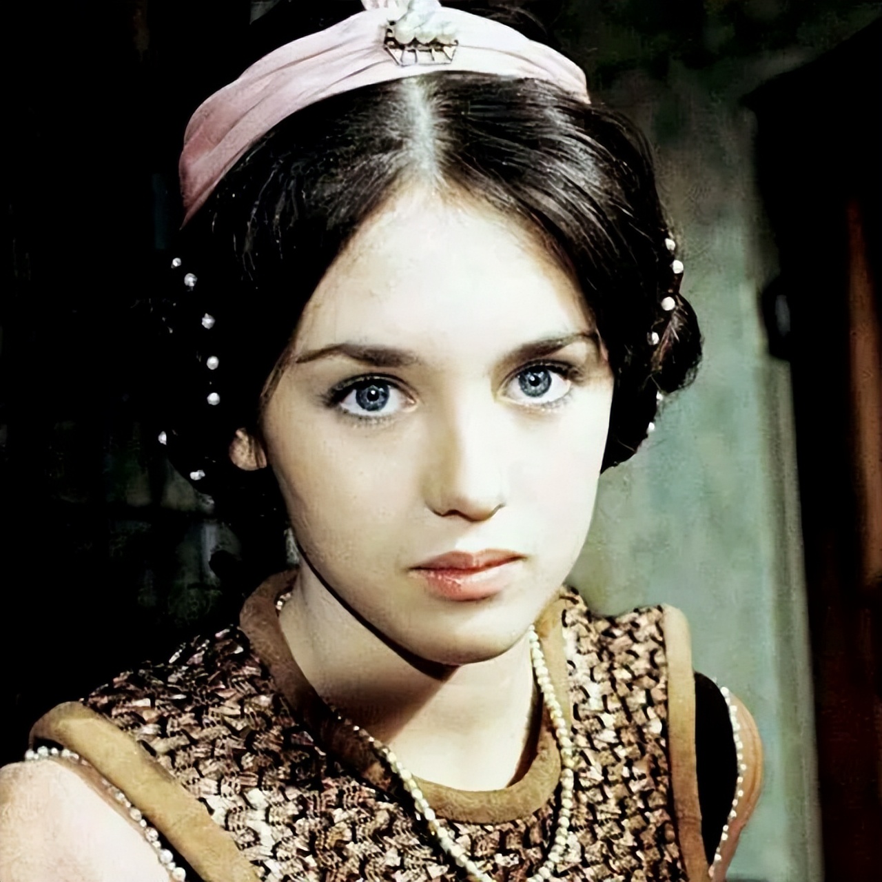 娶了巩俐的雅尔，曾有个漂亮的未婚妻，对方正是法国女神阿佳妮