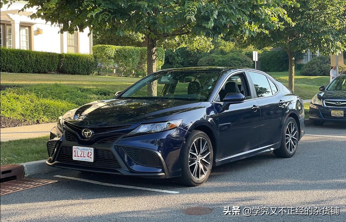 2021款凯美瑞2.5g豪华版试驾视频,凯美瑞跑了6万公里值得购买嘛