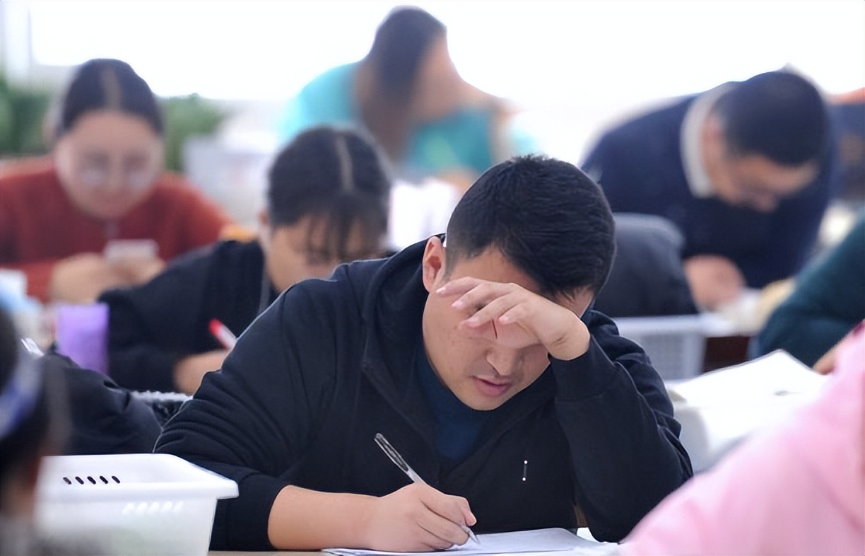 考上专硕和学硕有什么区别,考上研之后和朋友的差距有点大