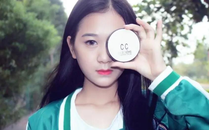 最年轻的董事长张曼如最新照,19岁董事长张曼如现状