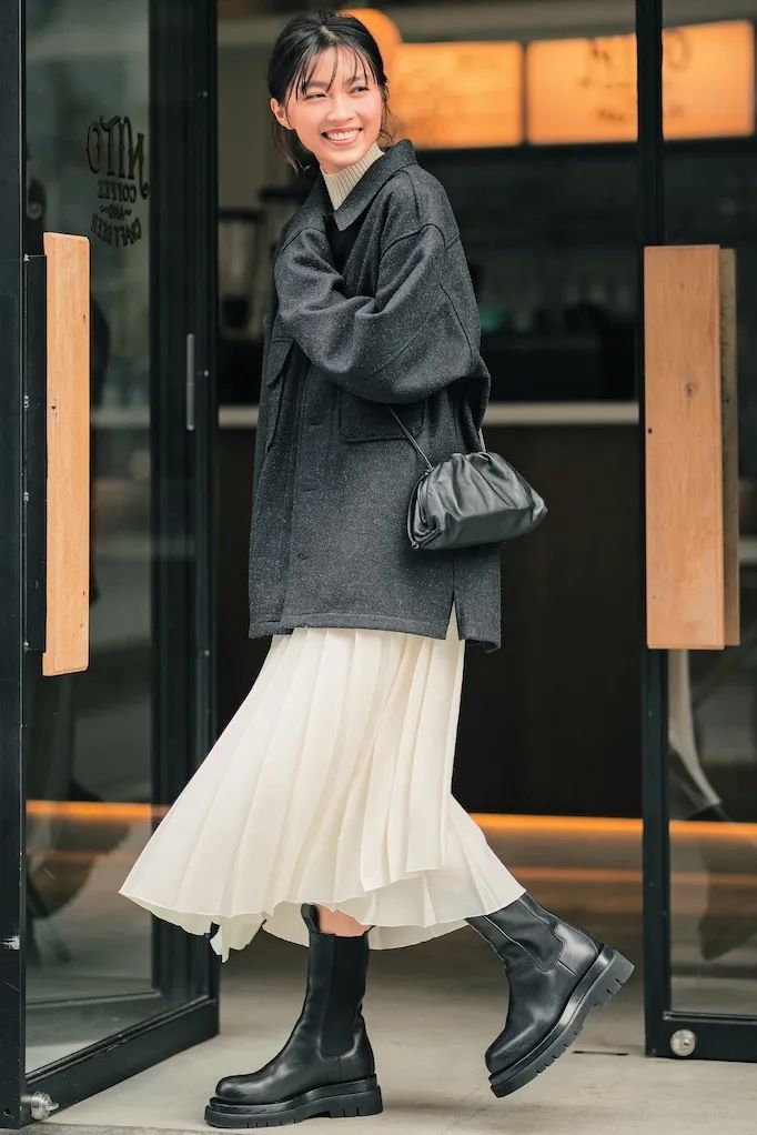 穿裙子靴子过年,过年穿了裙子显瘦