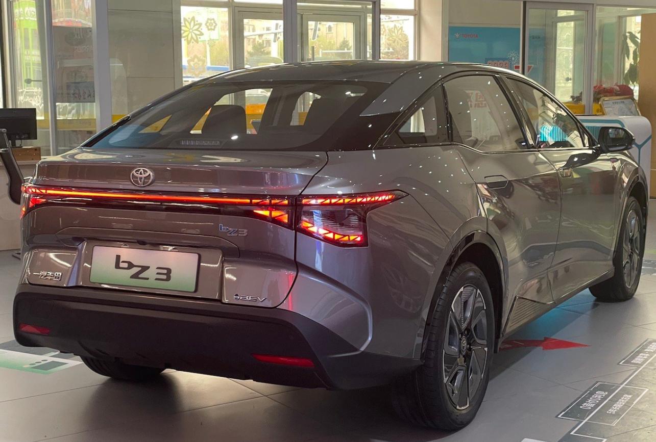 日本丰田固态电池新能源车,日本丰田固态电池研发成功