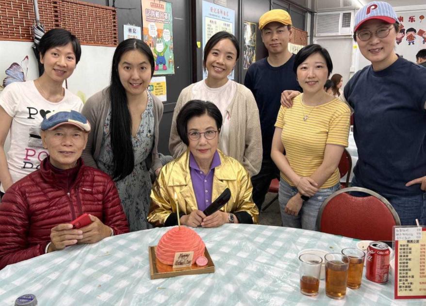 丁克女星过母亲节！汪明荃与干女儿吃大餐，黄杏秀获干儿子送礼物