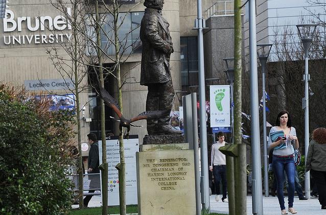 有多年工作经历的国内大专或专升本，最适合去直硕的两所英国大学