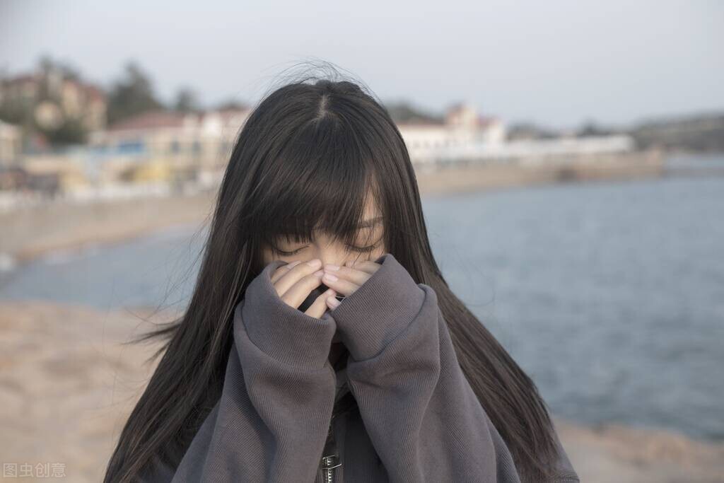 头疼月经不来怎么回事,头疼例假不来