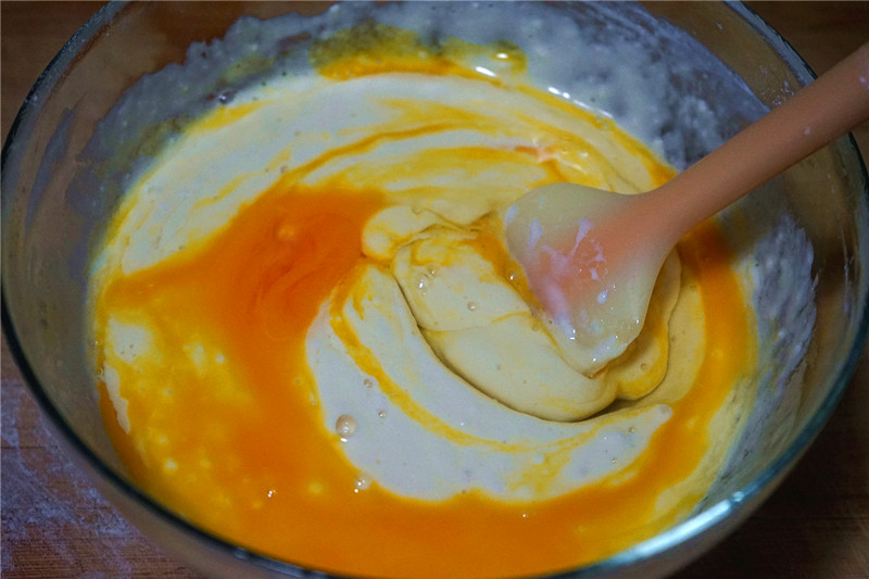 两个鸡蛋一根葱做的鸡蛋饼,两个鸡蛋一碗面粉怎么做好吃