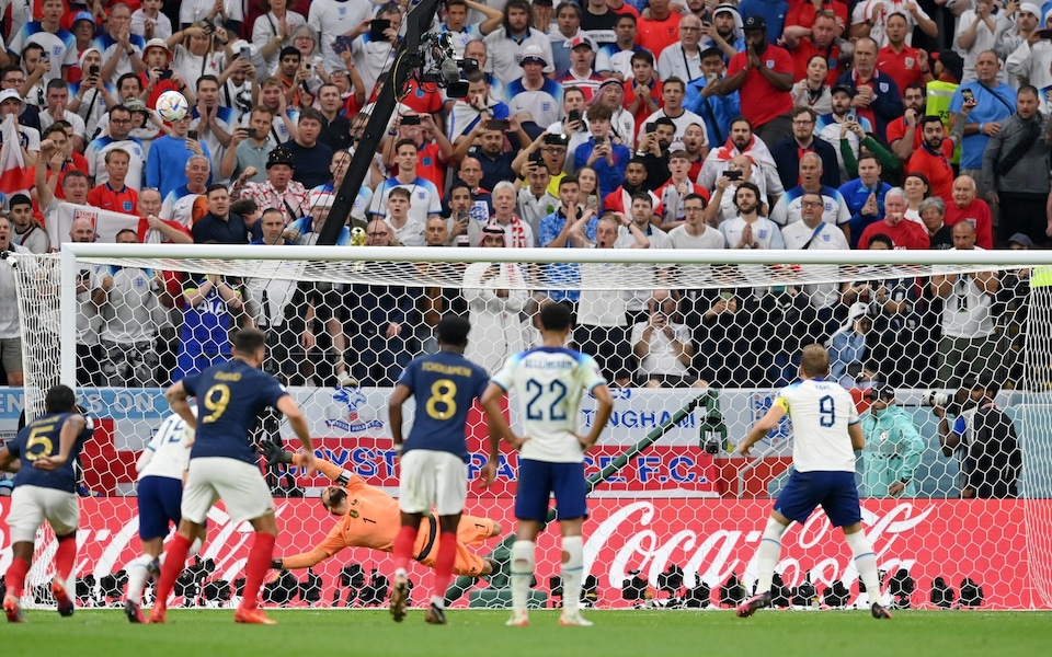 英格兰凯恩被打,英格兰凯恩遗憾场景