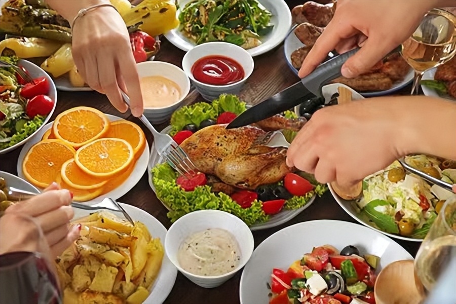 养殖1000条鳄鱼一年能赚多少钱,养殖五十条鳄鱼一年能有多少收入