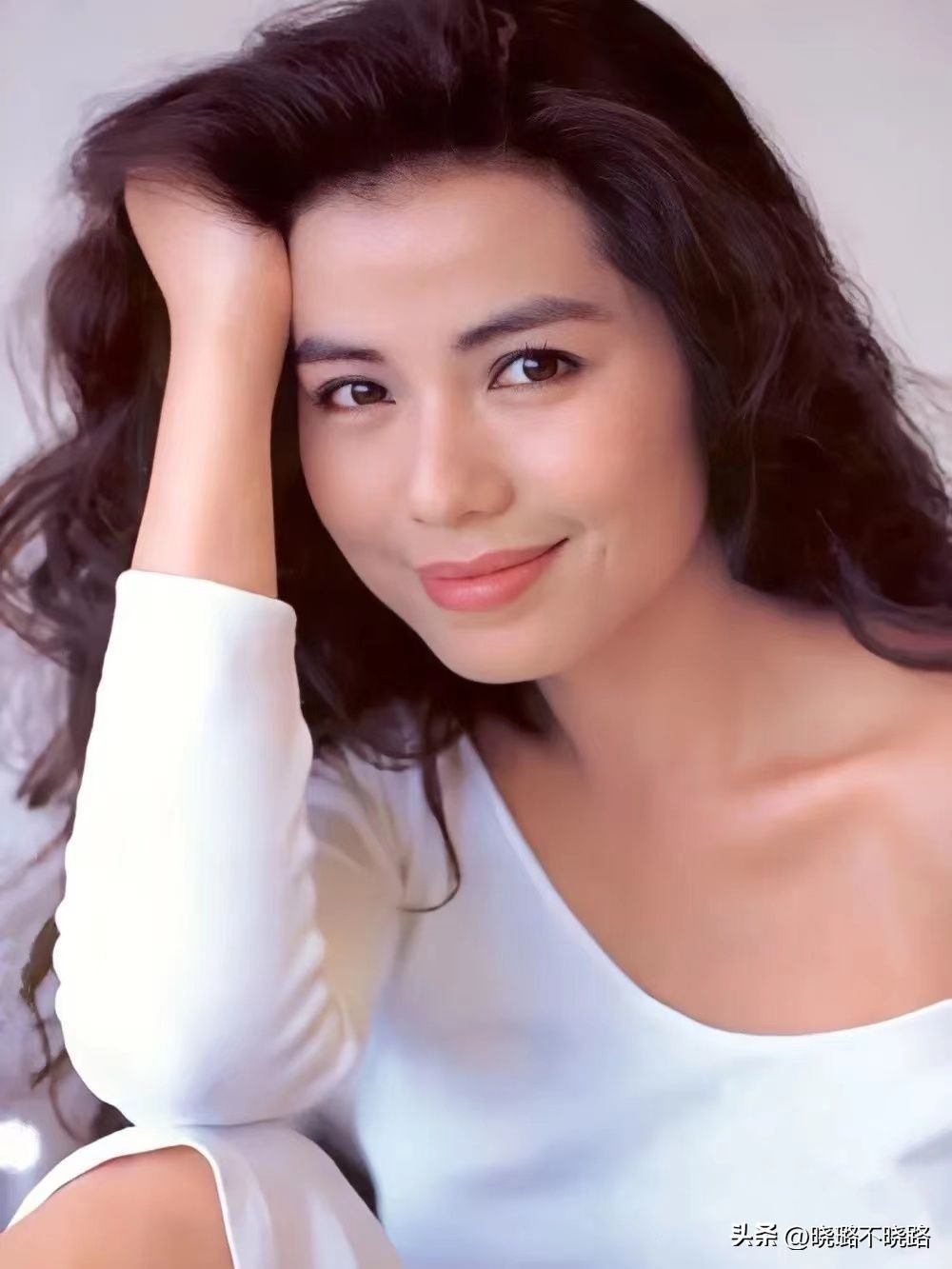 方脸圆脸适合直发还是卷发,大脸方脸适合什么短发型减龄洋气