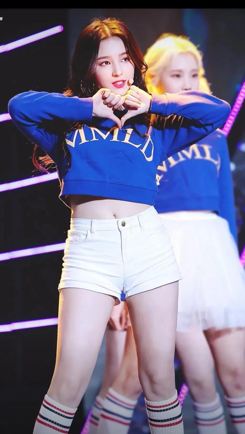 韩国女星李承利机场视频,韩国女星李承利歌曲