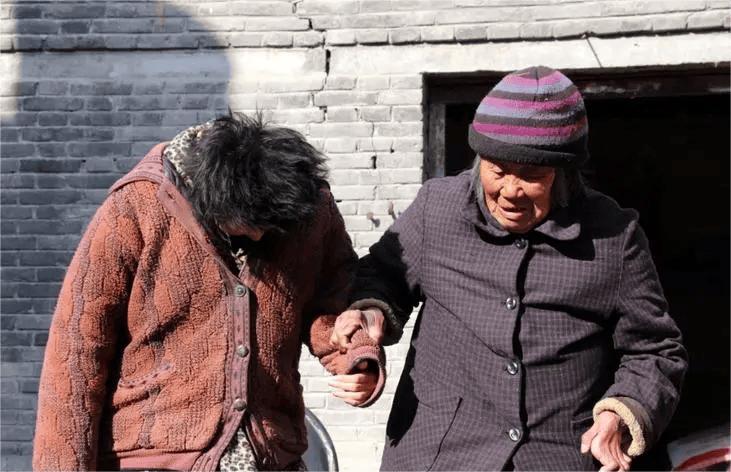 退休后到别的城市居住,退休后回农村盖房子后悔了