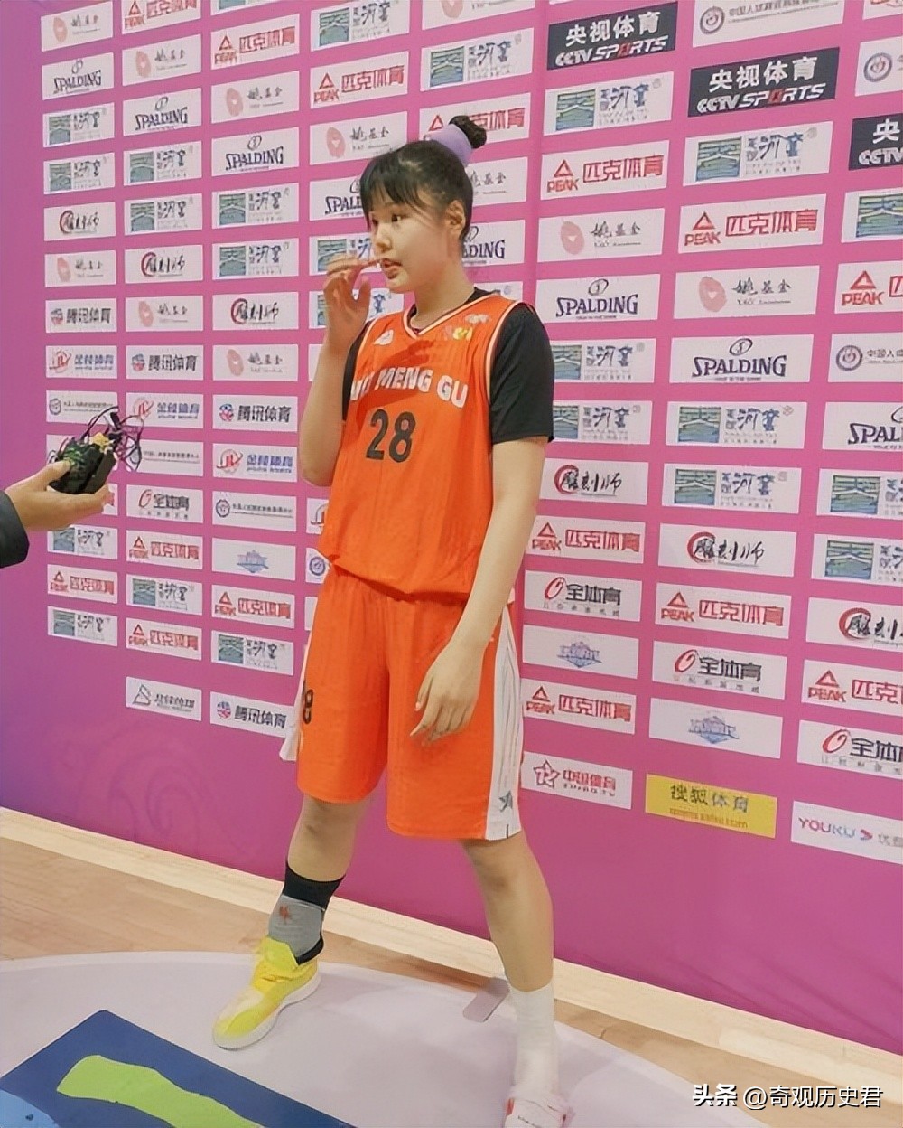 女篮队员李月汝身高简介,中国女篮大中锋李月汝今何在