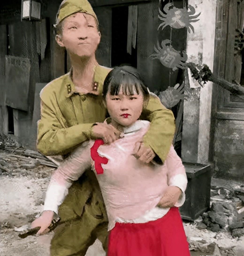 狂野诱惑！超辣女王舔刀瞬间！