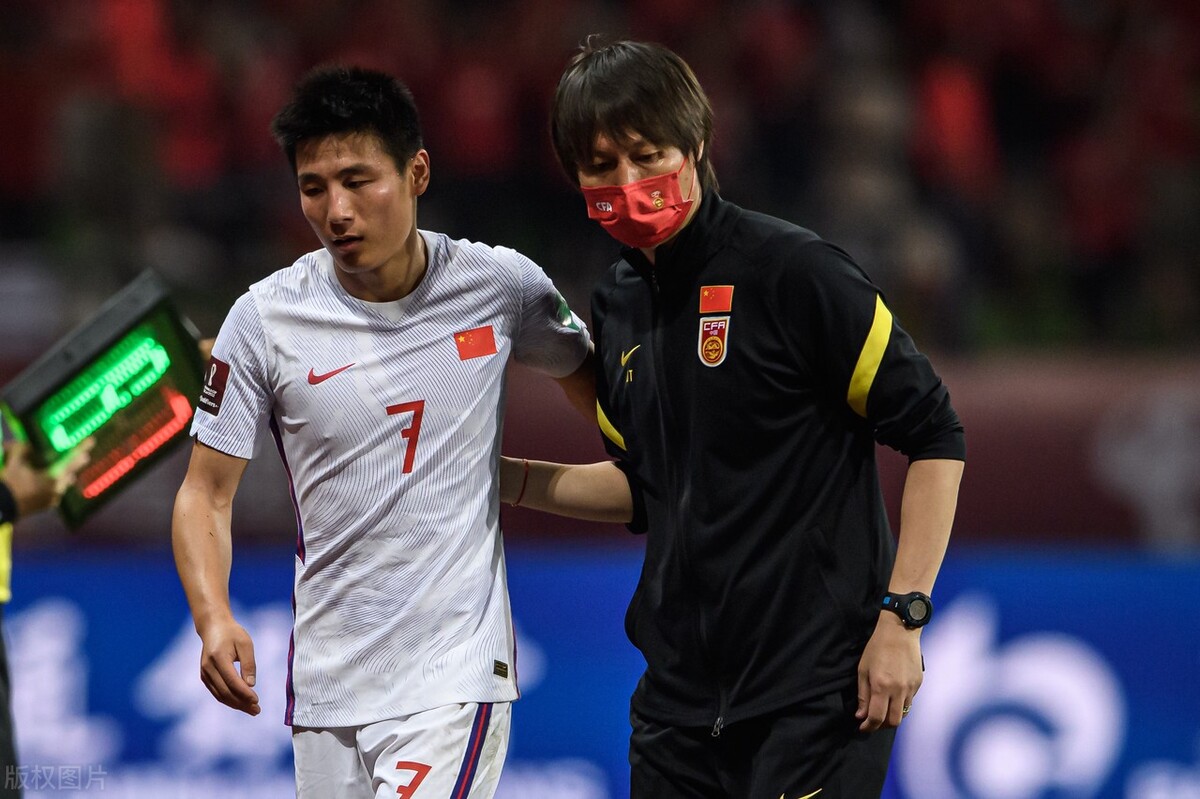 李铁张鹭被查后，海港队国脚丑闻被揭发，吕文君遭妻子炮轰