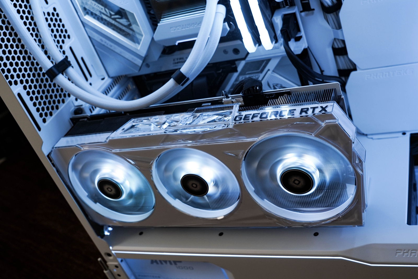 豪砸3万预算工作机，12900K+RTX3090Ti+32GCVNDDR5顶配纯白装机