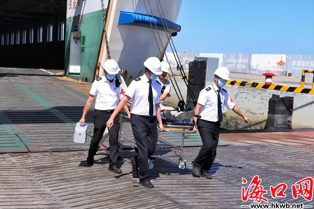 海口市交通运输和港航管理局开展船岸联合消防和船舶旅客疏散演习［组图］