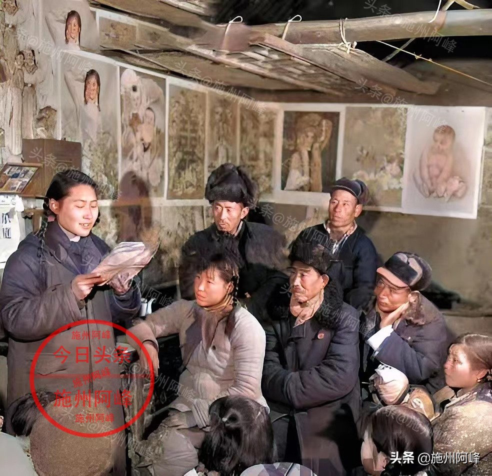 农民推独轮车买肥料,农村80年代农具照片真实照片