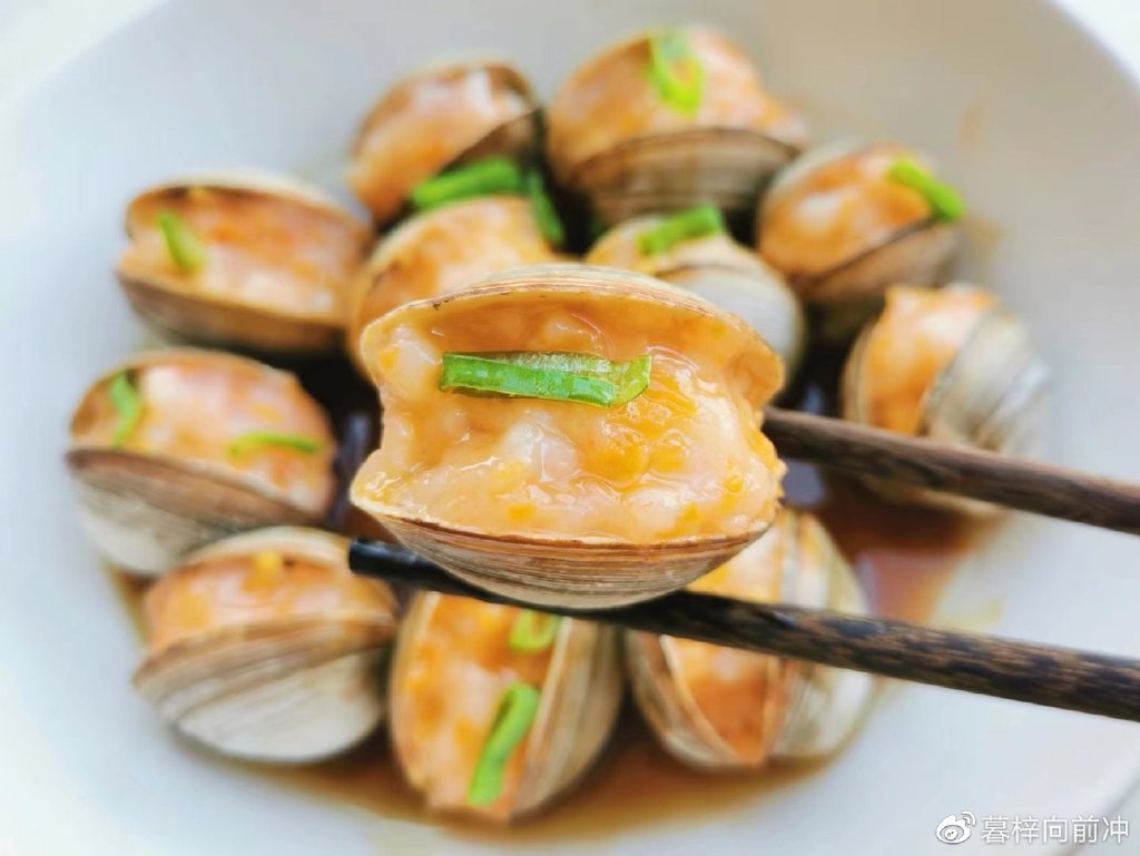 什么材质的锅不粘锅又耐用,刚买回来的锅好用又不粘锅无烟