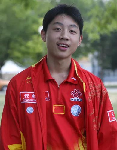 马龙许昕2019年撑起国乒,2020乒乓总决赛马龙对许昕谁赢了