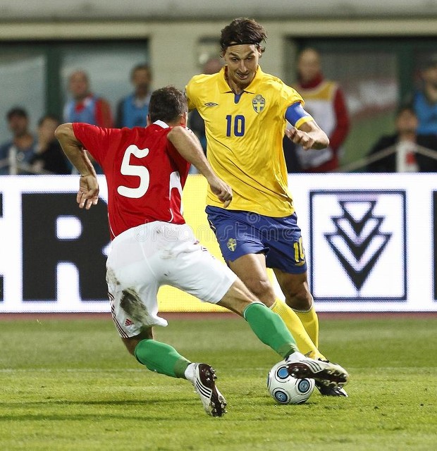 传奇谢幕41岁伊布宣布退役,伊布回米兰退役视频