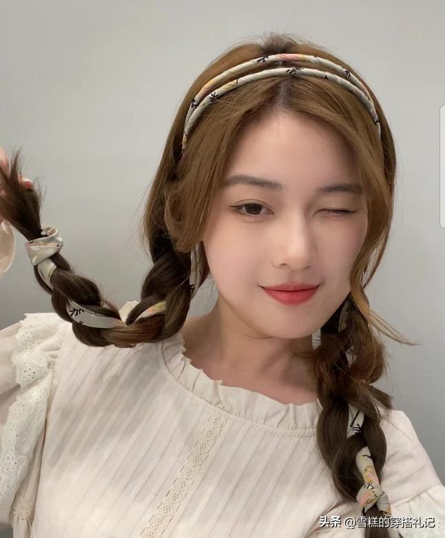 成人扎发显脸小简单款好看,告别披头散发扎发其实最时髦减龄