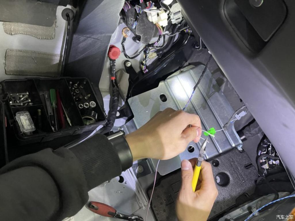 路虎卫士单色内饰氛围灯图解,路虎卫士改装氛围灯毛病