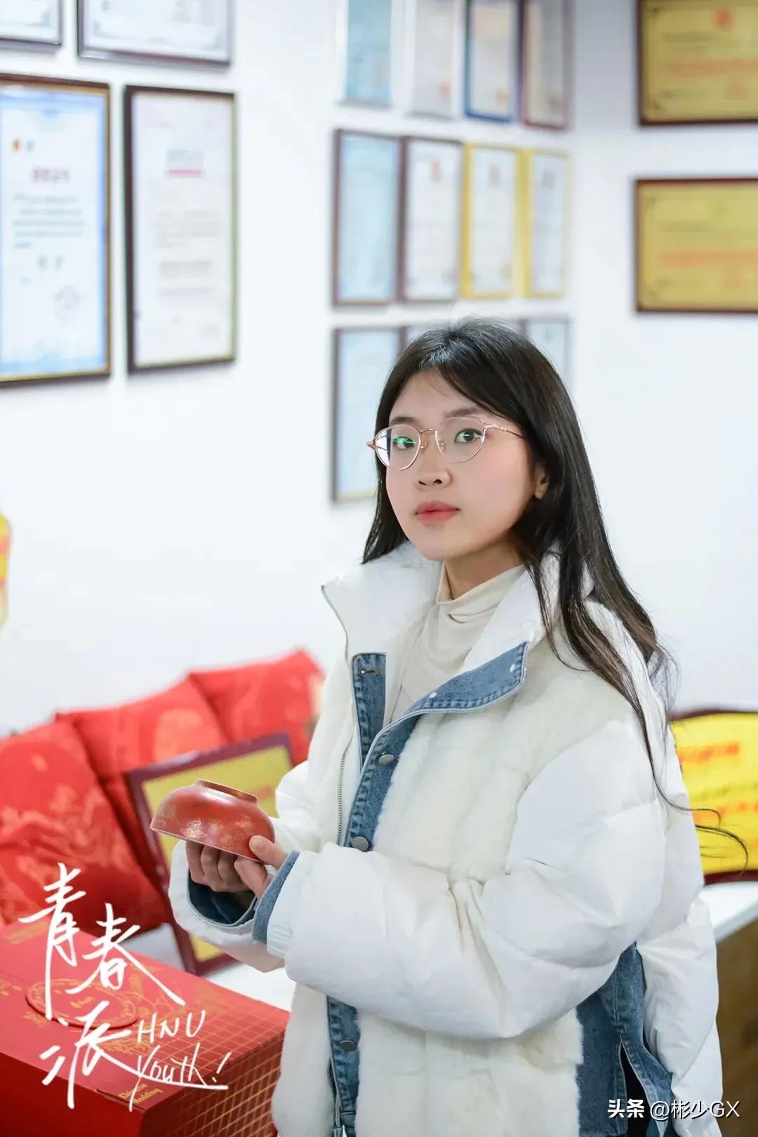 00后女生读创业营收1800万,女大学生边读书边营收1800万