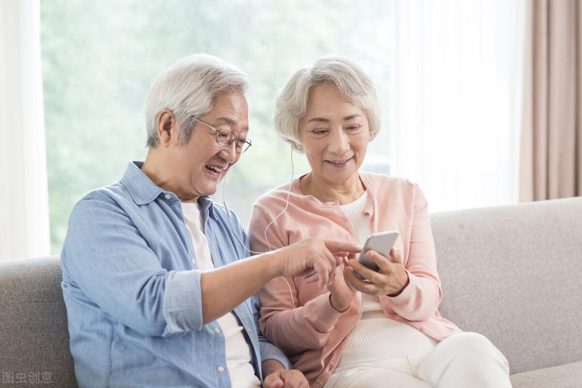 老人生活不能自理怎么解决,人老了不能自理是什么原因