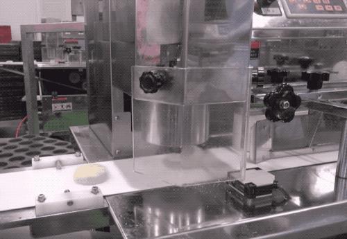 全自动月饼工厂流水线生产,一体化月饼生产线操作