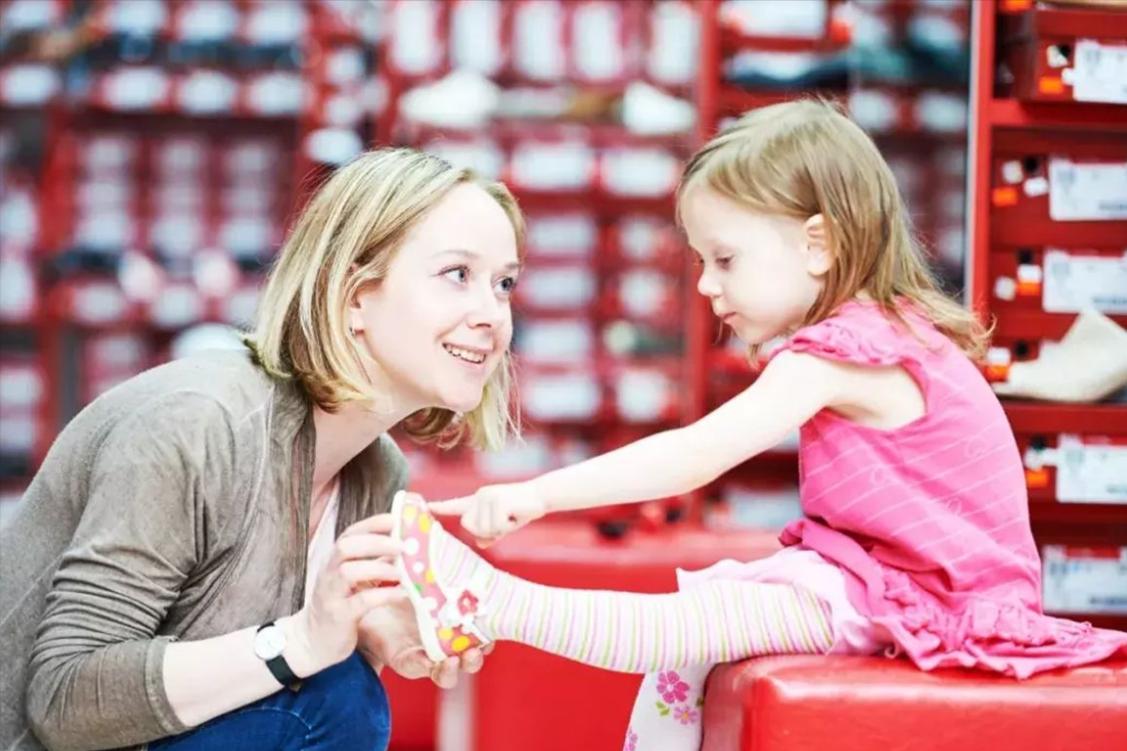 童鞋雌激素超标,央视曝光毒童鞋可能诱发早熟