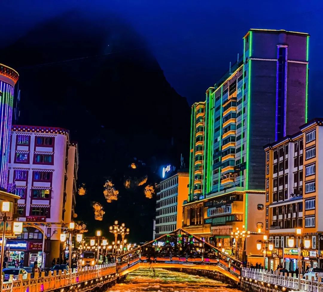 火出圈啦,甘孜文旅局长化身侠客火出圈