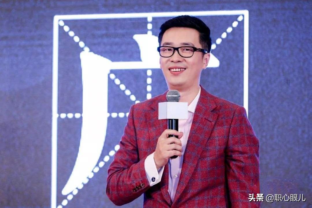 从宅男到首富：下过岗、摆过摊的唐家三少，凭啥在家就能年入过亿