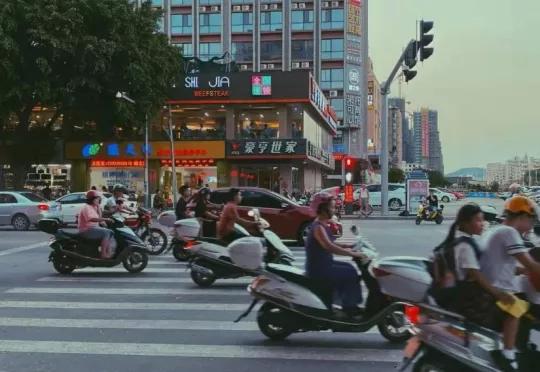 探访疫情下的潮汕睡衣王国，年产10亿件，却依然发愁？