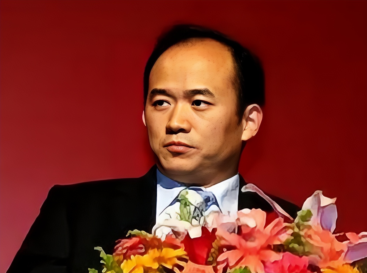 一出狱，就逃到了国外！湖北前首富心酸自述：监狱的生活太残酷了