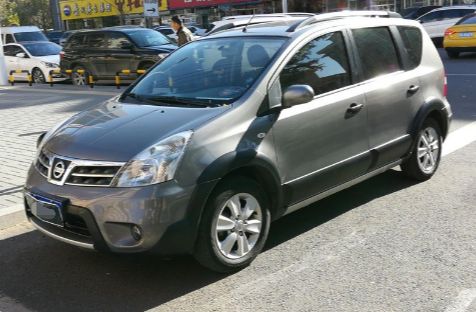 两厢和三厢车哪个更实用,两厢车和三厢车哪个驾驶感好