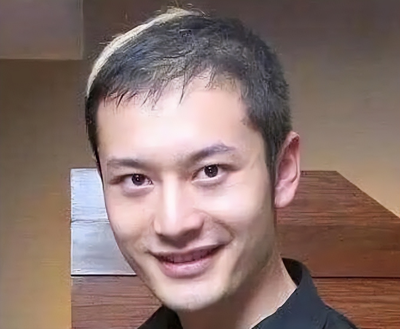 假发假臀假肌肉，半个娱乐圈“从头假到脚”，原来没什么是真的