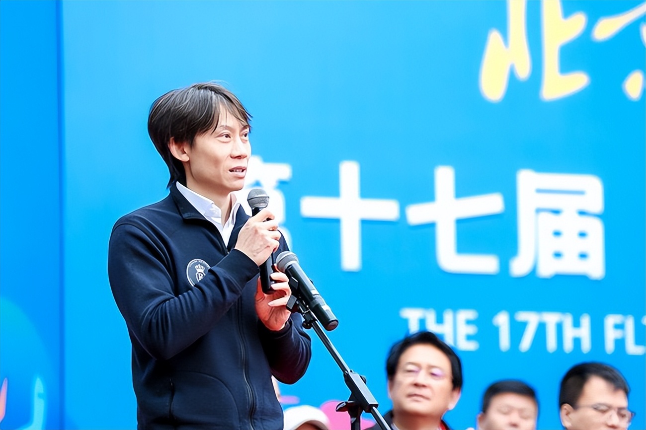 世界冠军在高校表演跳绳,世界冠军助阵表演视频