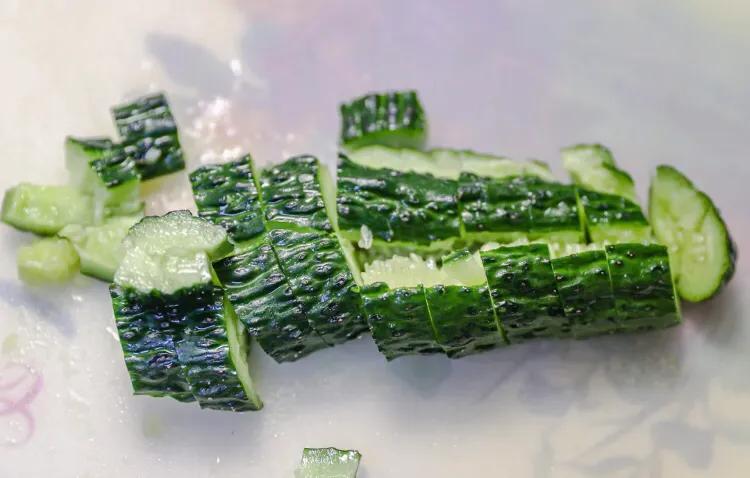 夏天大家喜欢吃的凉拌菜快来看看,家常菜适合夏天做的一道凉拌菜