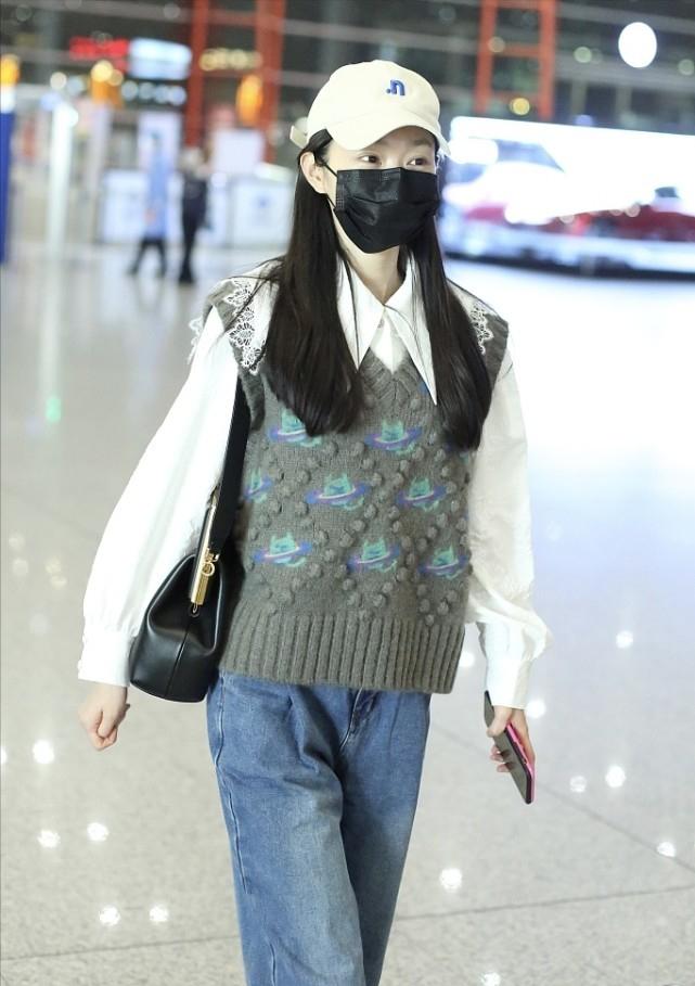 宋轶粉色衬衫配工装裤,宋轶太美了穿黄裙温柔减龄