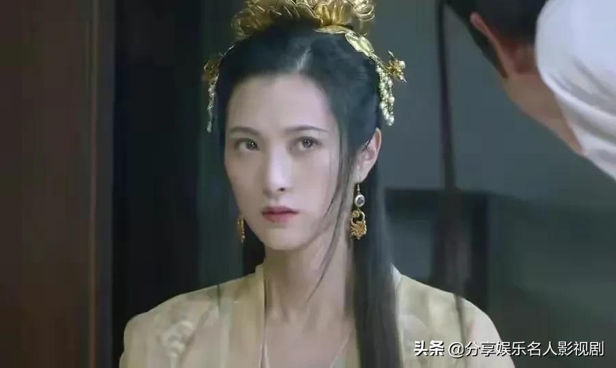 雪中裴南苇白冰,雪中裴南苇