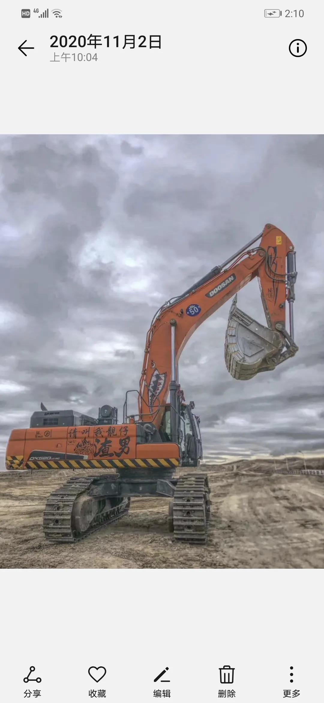 开挖掘机比打工强吗,开挖掘机挣钱还是开吊车挣钱