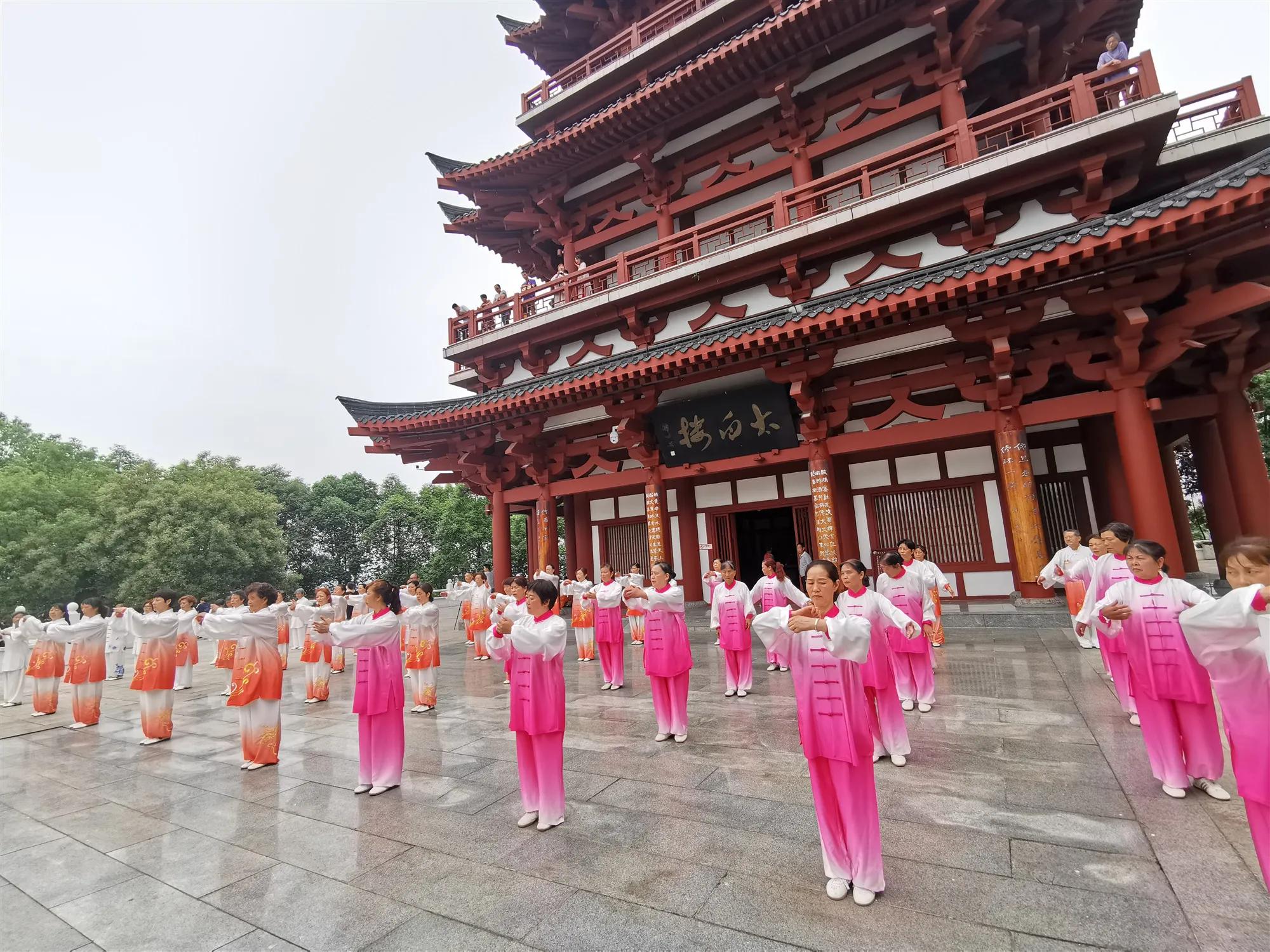 李白的主要成就及贡献,盛唐李白的成就与贡献