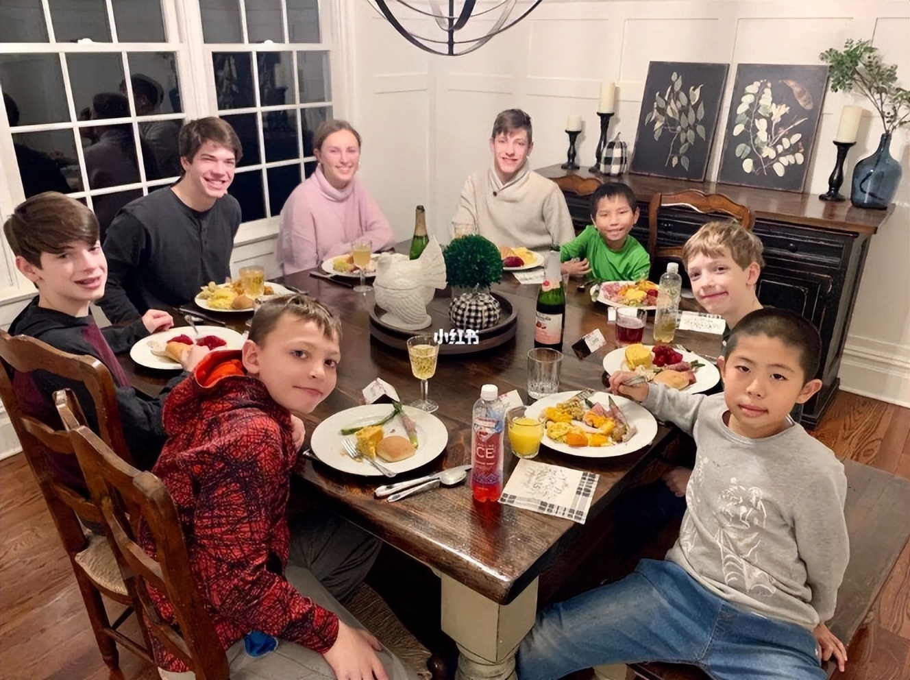 美国18年收养8万中国儿童，几乎全是女孩，背后有何缘由？