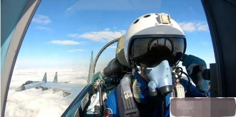 战斗机频繁飞行怎么回事,战斗机飞行员内急怎么办